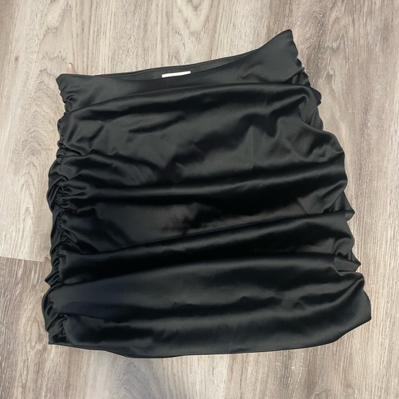 Wilfred size 8- Mini ruched satin skirt - Picture 2 of 4